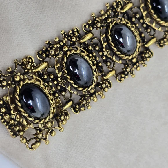Vintage Bracelet gold-tone with Faux Hematite Stone Statement ornate